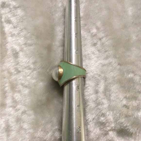 ☘️Lia Sophia Green Enamel Large Faux Pearl Ring - Picture 5 of 5